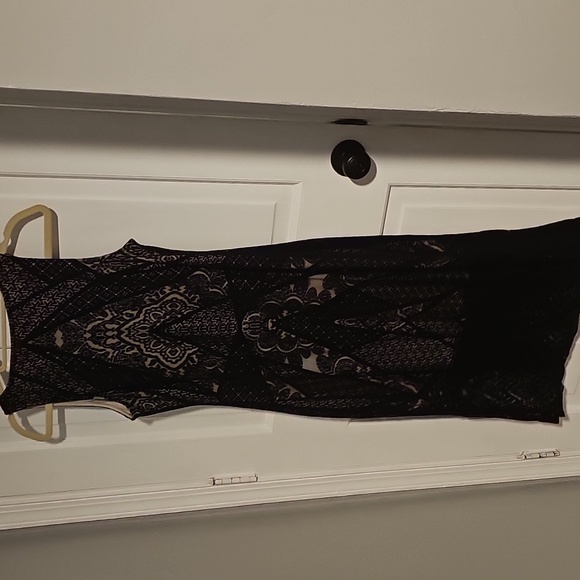 Carmen Valvo Nude & Black Lace Dress - Picture 8 of 9